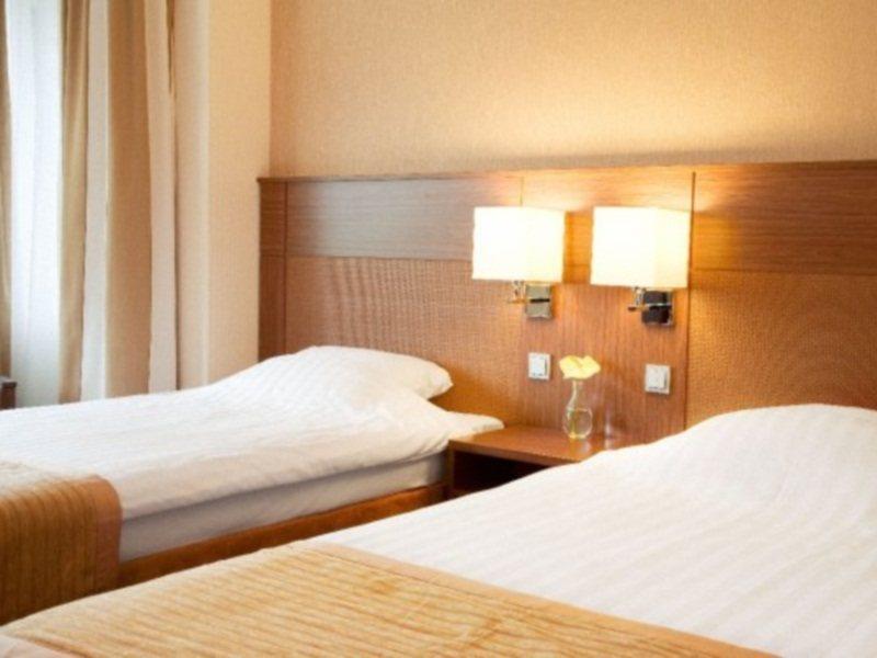 Bilderberg Garden Hotel Amsterdam Exterior photo A typical room at the hotel